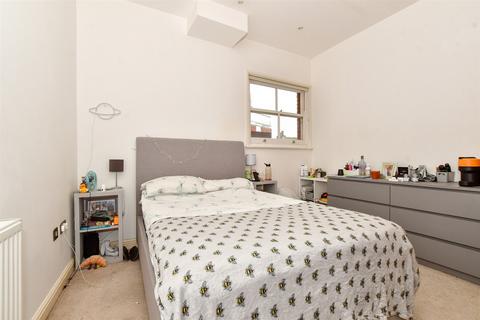 1 bedroom flat for sale, High Street, Canterbury, Kent