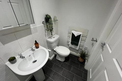 2 bedroom flat to rent, 28 Old Oak Drive, Leeds LS16