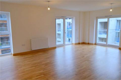 3 bedroom flat to rent, DA1