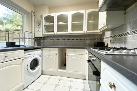 4 bedroom terraced house to rent, Barnfield Place, Spindrift Avenue, London