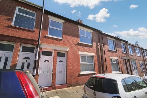 3 bedroom flat to rent, Lilburn Street, North Shields NE29
