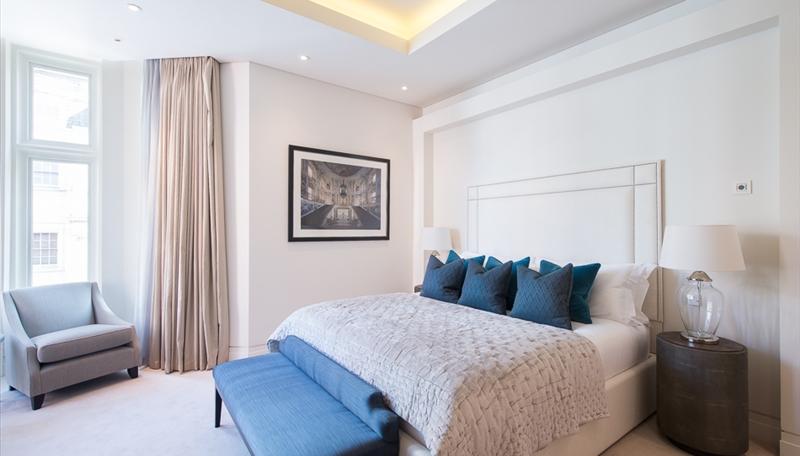 Apartment in Mayfair - More