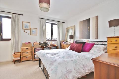 1 bedroom terraced house to rent, Shortwood Common, Staines-upon-Thames, Surrey, TW18