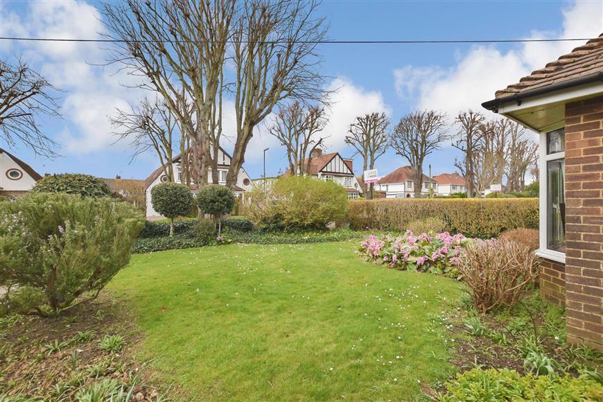 Old Manor Road, Rustington, West Sussex 4 bed bungalow £400,000