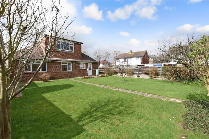 Old Manor Road, Rustington, West Sussex 4 bed bungalow £400,000