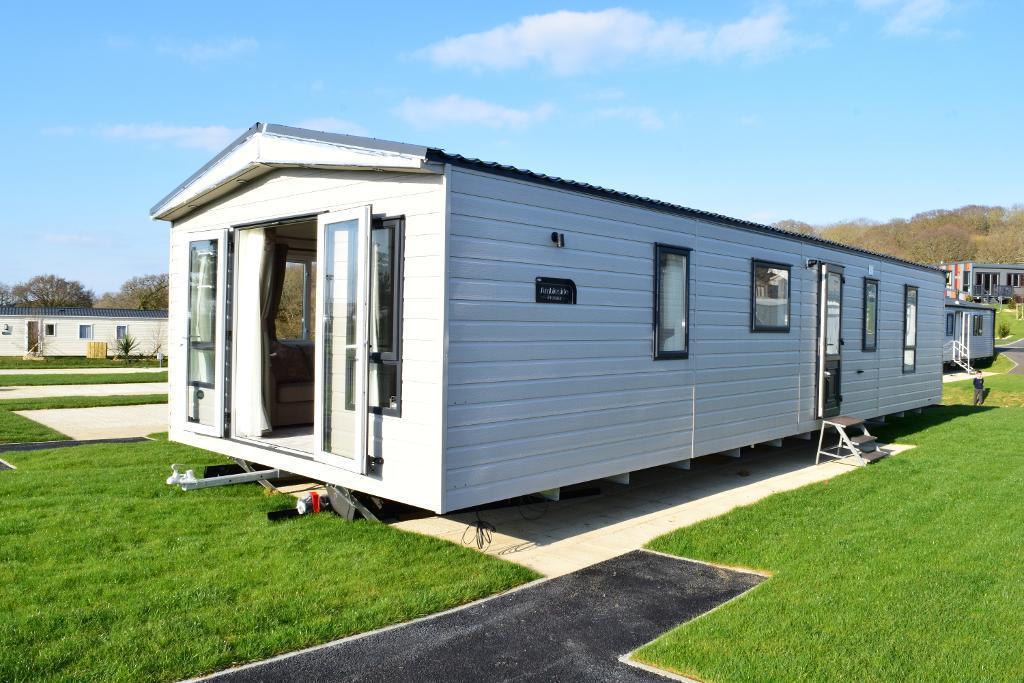 Whitecliff Bay, Bembridge, Isle of wight, PO35 5PL 2 bed mobile home