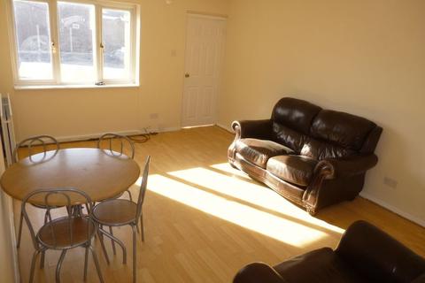 2 bedroom terraced house to rent - Cleave Avenue, Hayes