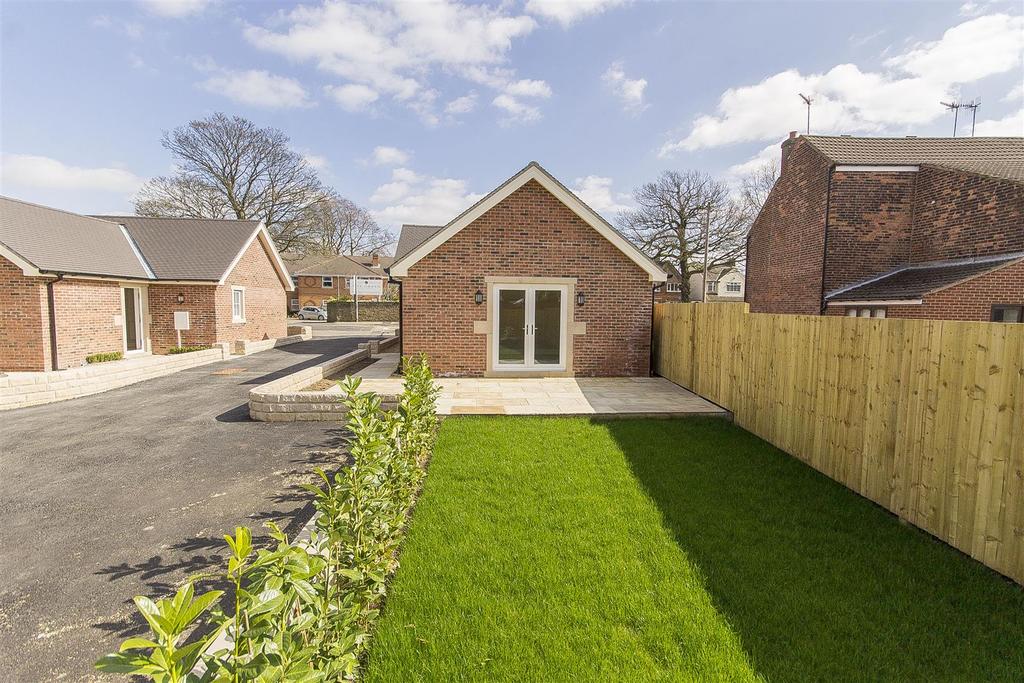 The Green, Hasland, Chesterfield 2 bed detached bungalow for sale £