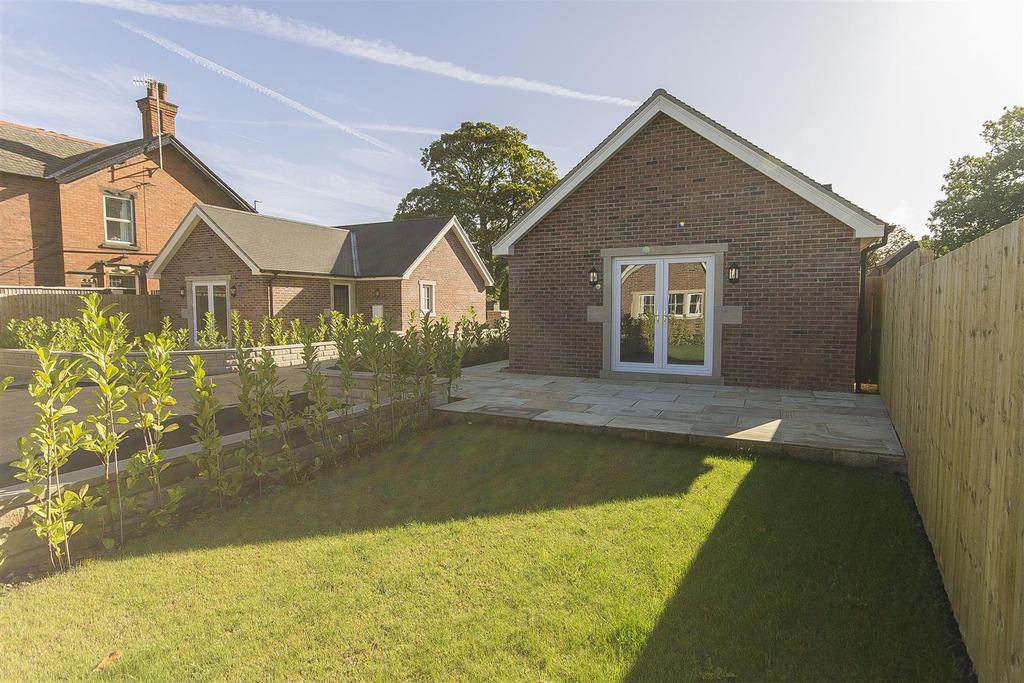 The Green, Hasland, Chesterfield 2 bed detached bungalow for sale £