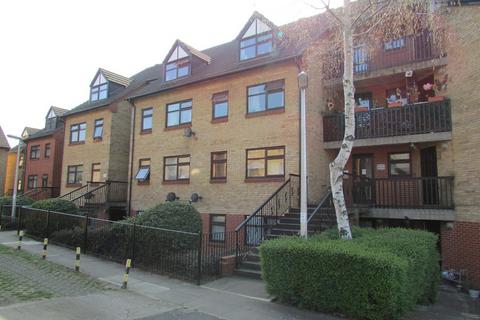 2 bedroom apartment to rent, Northumberland Court, Banbury OX16