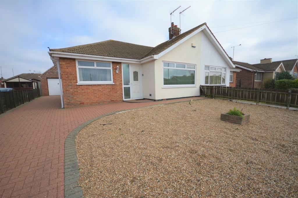 Higher Drive, Oulton Broad, Lowestoft 2 bed semidetached bungalow £