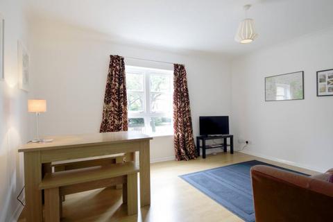 2 bedroom flat to rent, Hopetoun Crescent, New Town, Edinburgh, EH7