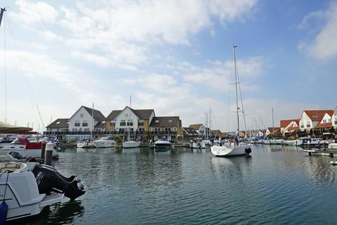 4 bedroom townhouse to rent, Coverack Way, Portsmouth PO6