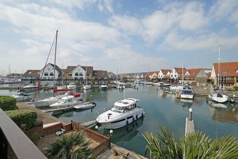 4 bedroom townhouse to rent, Coverack Way, Portsmouth PO6