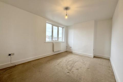 1 bedroom apartment to rent, 4b The Parade, Weston Drive, Otley, LS21 2DQ