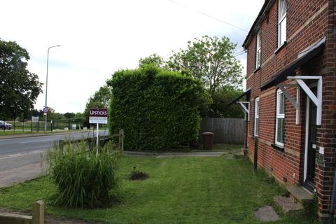 Maisonette to rent, Webbs Cottages , Main Road, Margaretting, Essex, CM40ER