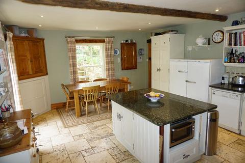 5 bedroom country house to rent, CHURCH LANE, CLIFTON REYNES