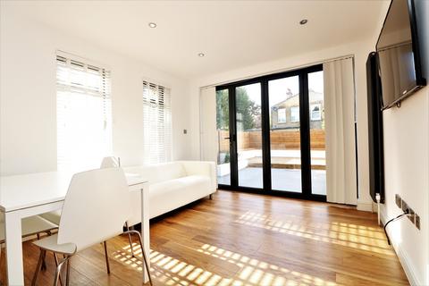 3 bedroom flat for sale, Eastern Road, Bounds Green