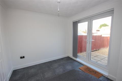 3 bedroom terraced house to rent, Falcon Drive, Patchway, Bristol, BS34