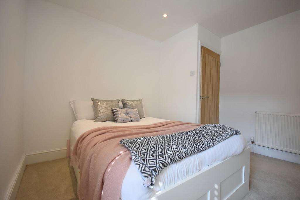 bedroom cardiff house 8 student 16 CF64 Vale 3 Penarth, Of Queens bed 1DJ Glamorgan, Road,