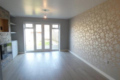 2 bedroom terraced house to rent, Sherwood Close, Wootton