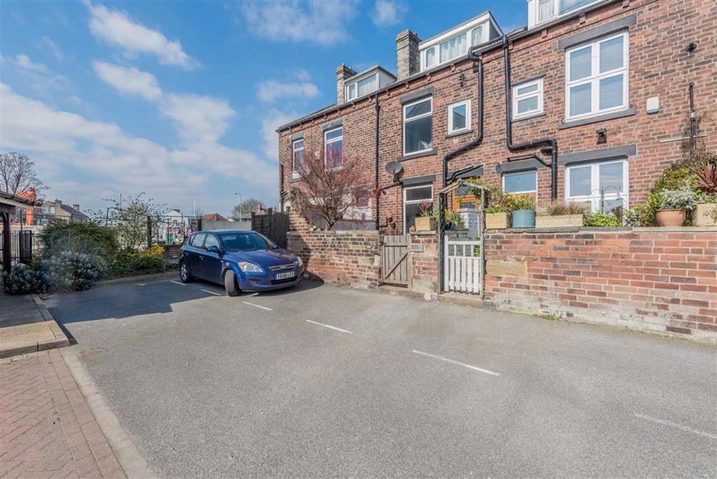 Stanningley Road, Bramley, Leeds, West Yorkshire, LS13 4 bed terraced