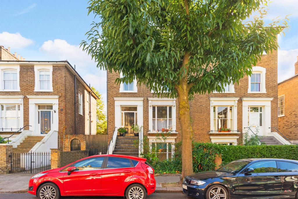 Lawford Road, London, NW5 2 bed flat £2,145 pcm (£495 pw)