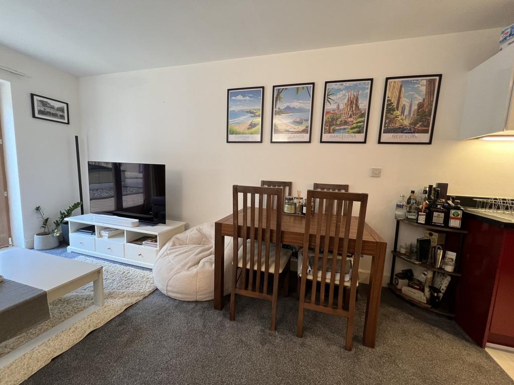 Apartment in West Midlands - View 4