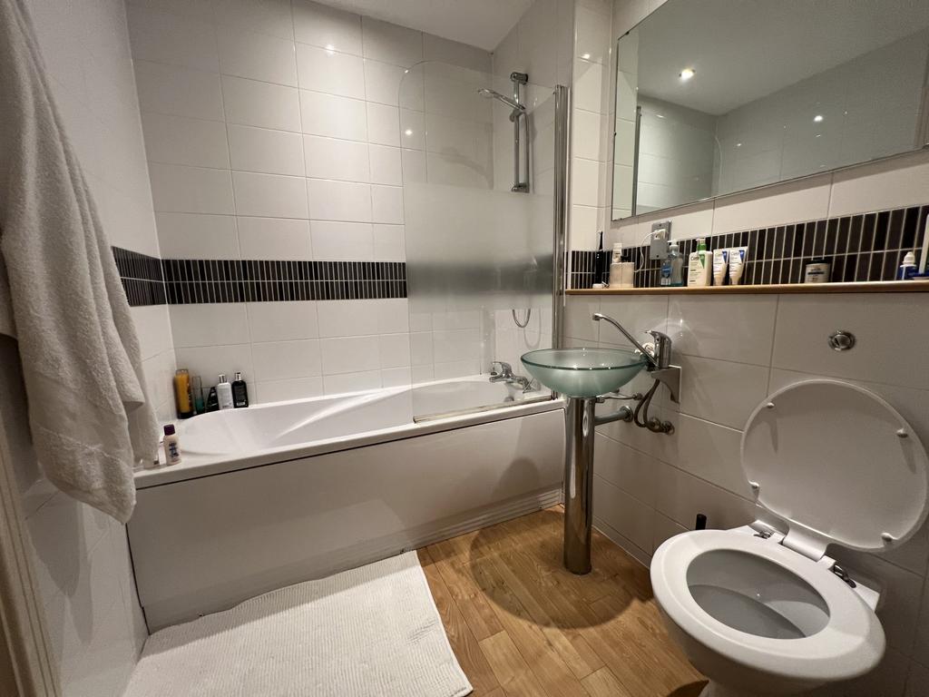 Apartment in West Midlands - More