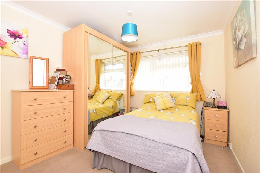 Yew Tree Gardens, Birchington, Kent 3 bed semidetached house £250,000