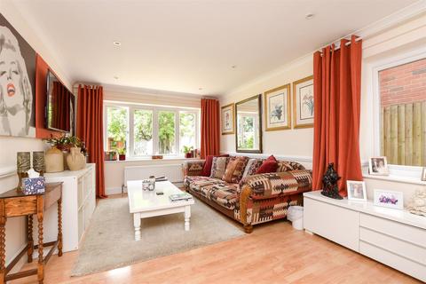 28 Spencer Road, Caterham, CR3 5LA