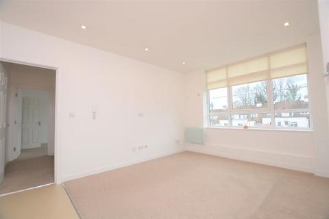 2 bedroom flat to rent, Churchfield Road, Gerrards Cross