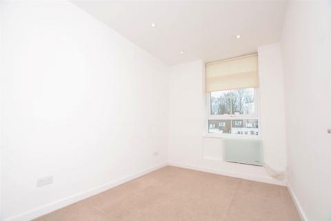 2 bedroom flat to rent, Churchfield Road, Gerrards Cross