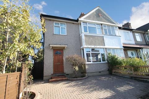 3 bedroom terraced house to rent, Ribblesdale Avenue, Northolt