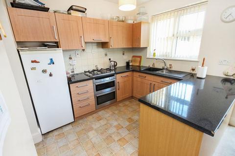 3 bedroom terraced house to rent, Ribblesdale Avenue, Northolt