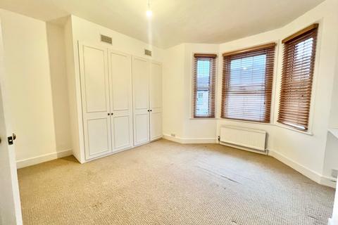 3 bedroom terraced house to rent, Addiscombe Court Road, East Croydon