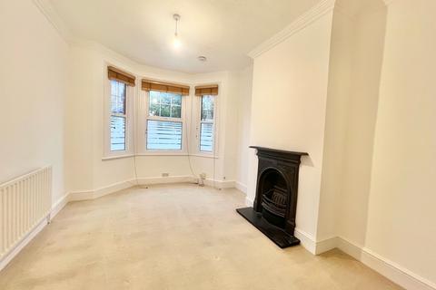 3 bedroom terraced house to rent, Addiscombe Court Road, East Croydon