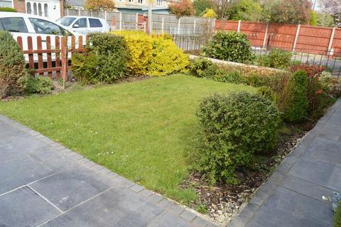 3 bedroom bungalow to rent, Broughton Avenue, Lowton