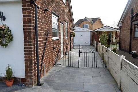 3 bedroom bungalow to rent, Broughton Avenue, Lowton