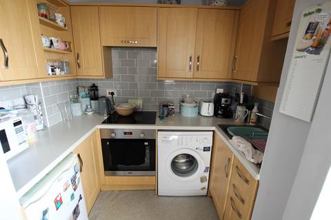 1 bedroom ground floor flat to rent, Ferry Road, Southsea PO4