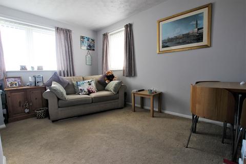 1 bedroom ground floor flat to rent, Ferry Road, Southsea PO4