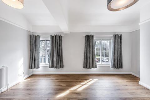 3 bedroom flat to rent, Hampstead Lane,  London,  N6