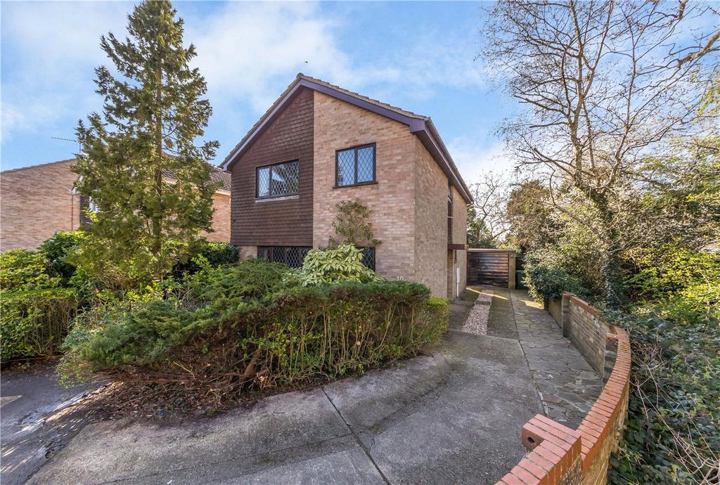 Alzey Gardens, Harpenden, Hertfordshire 4 bed detached house £675,000