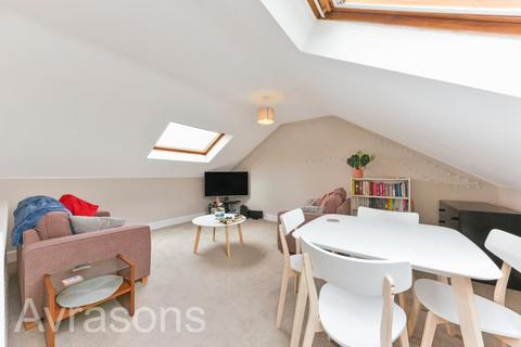 3 bedroom flat to rent, CREWDSON ROAD, OVAL