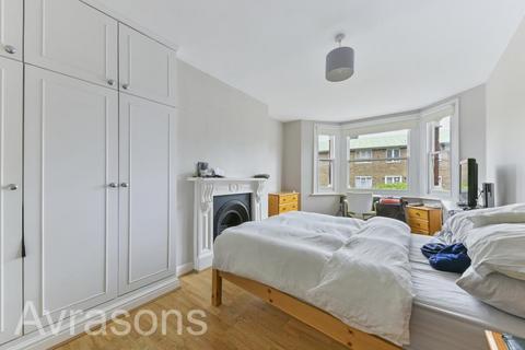 3 bedroom flat to rent, CREWDSON ROAD, OVAL
