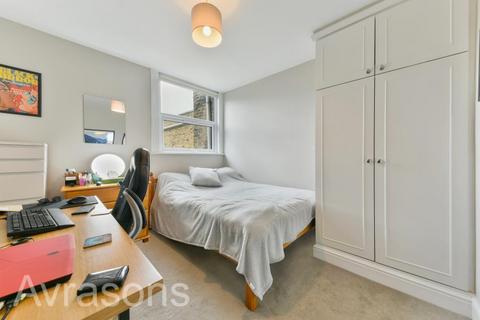 3 bedroom flat to rent, CREWDSON ROAD, OVAL