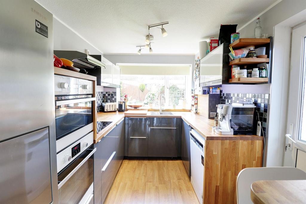 Wood End, Banbury 3 bed semidetached house £230,000