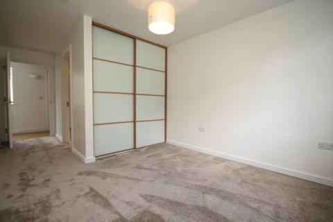 2 bedroom apartment to rent, Crown Lane Maidenhead Berkshire