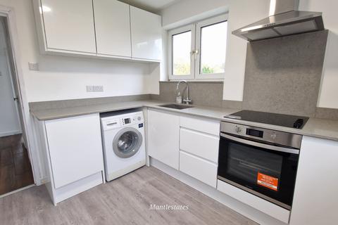 2 bedroom flat to rent, Vernon Crescent, East Bartnet, EN4