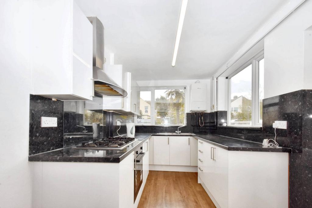 Brompton Road, Southsea PO4 2 bed terraced house £1,150 pcm (£265 pw)